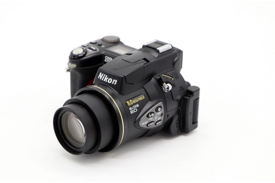 Nikon Coolpix E8700
