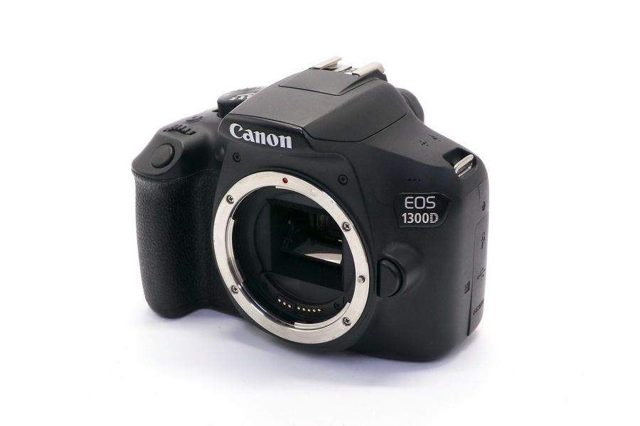 Canon EOS 1300D body в упаковке (пробег 425 кадров)