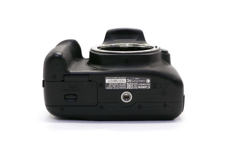 Canon EOS 1300D body в упаковке (пробег 425 кадров)