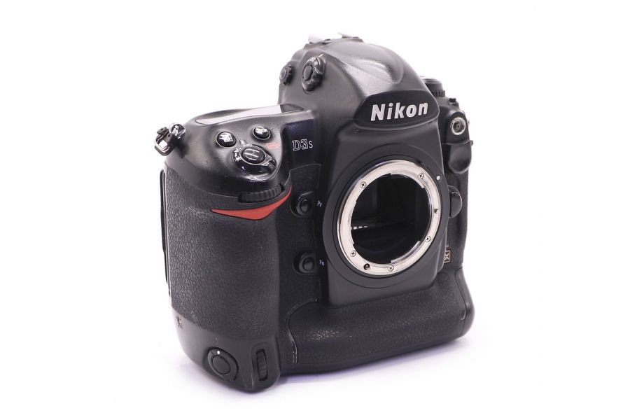 Nikon D3S body в упаковке (пробег 1367635 кадров)