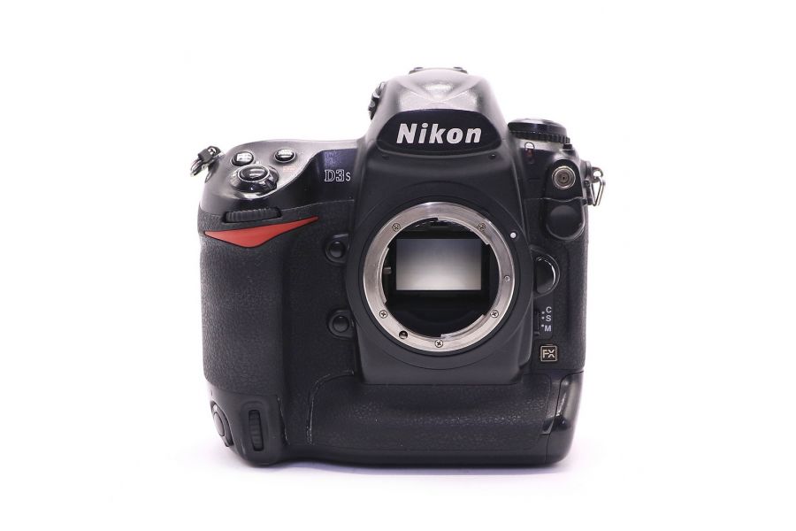 Nikon D3S body в упаковке (пробег 1367635 кадров)