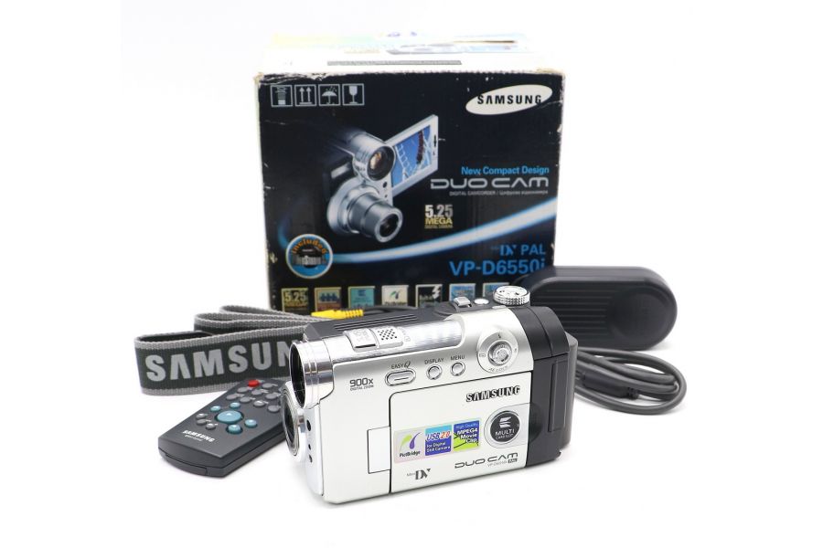 Видеокамера Samsung VP-D6550i в упаковке