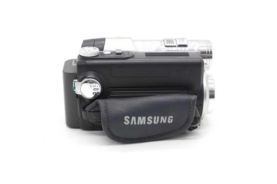 Видеокамера Samsung VP-D6550i в упаковке