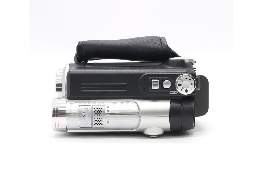 Видеокамера Samsung VP-D6550i в упаковке