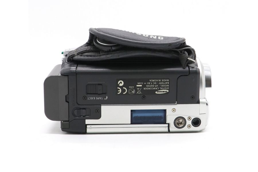 Видеокамера Samsung VP-D6550i в упаковке