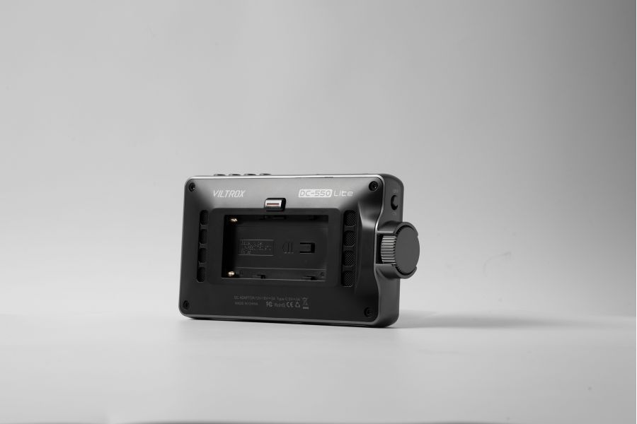 Накамерный монитор Viltrox 5.5