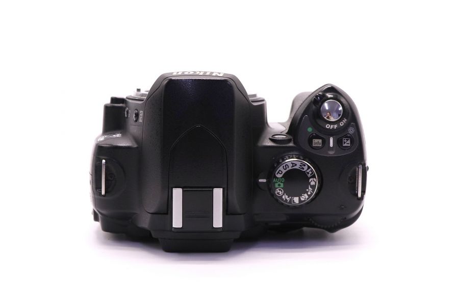 Nikon D40x body (пробег 27500 кадров)