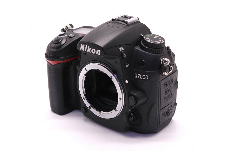 Nikon D7000 body в упаковке (пробег 74500 кадров)