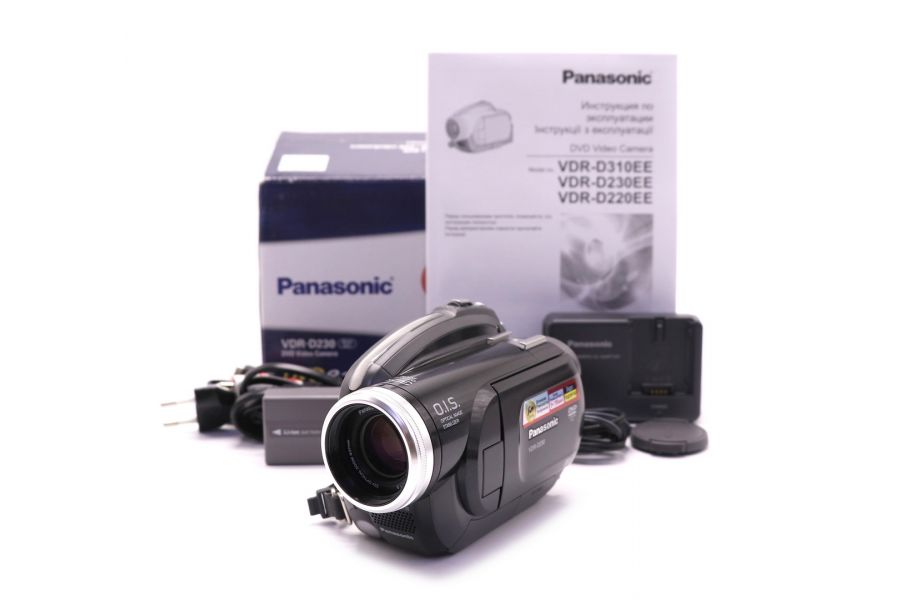 Видеокамера Panasonic VDR-D230 в упаковке