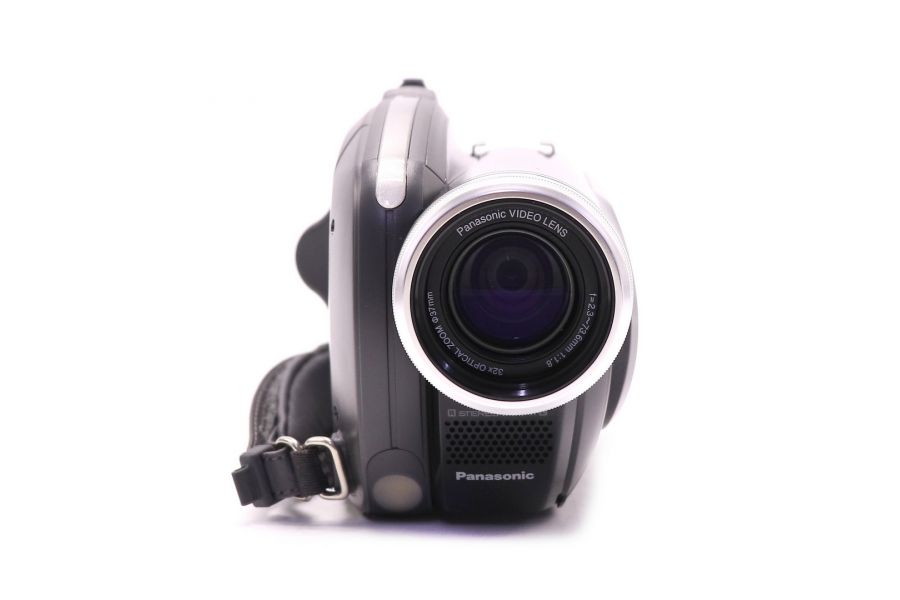 Видеокамера Panasonic VDR-D230 в упаковке