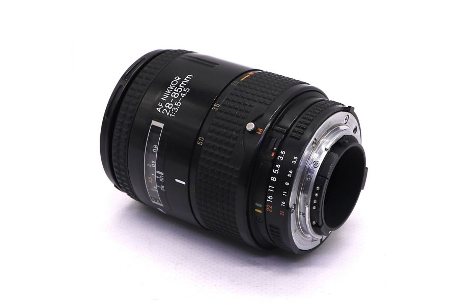 Nikon 28-85mm f/3.5-4.5 AF Nikkor (Japan 1987) 