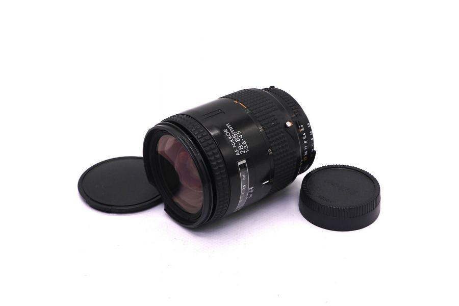 Nikon 28-85mm f/3.5-4.5 AF Nikkor (Japan 1987) 