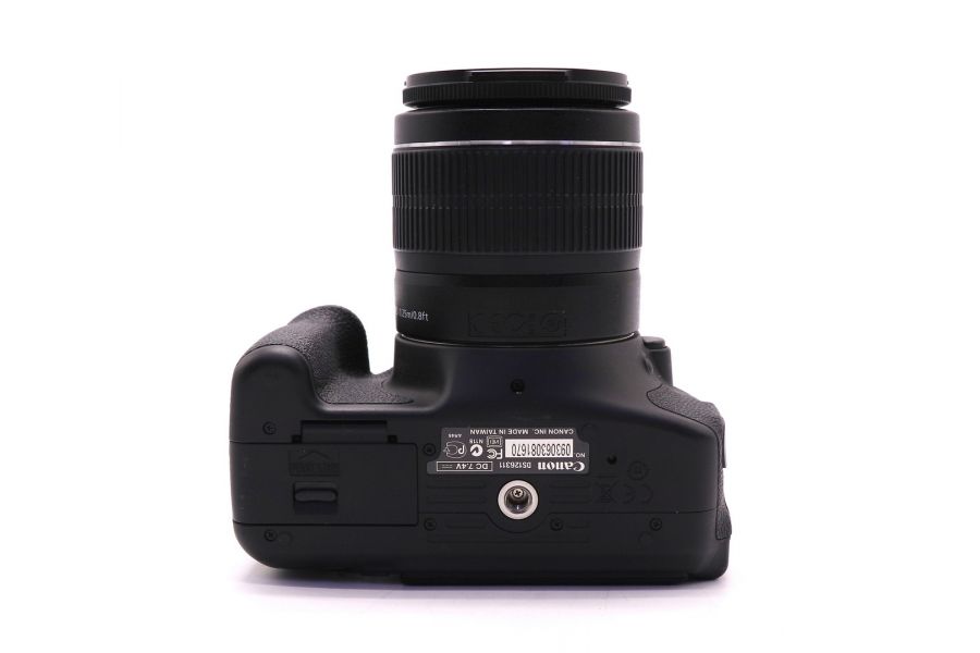 Canon EOS 600D kit в упаковке (пробег 3820 кадров)