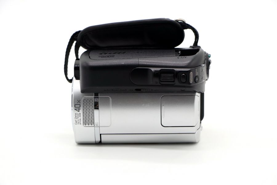 Видеокамера Sony DCR-SR46E