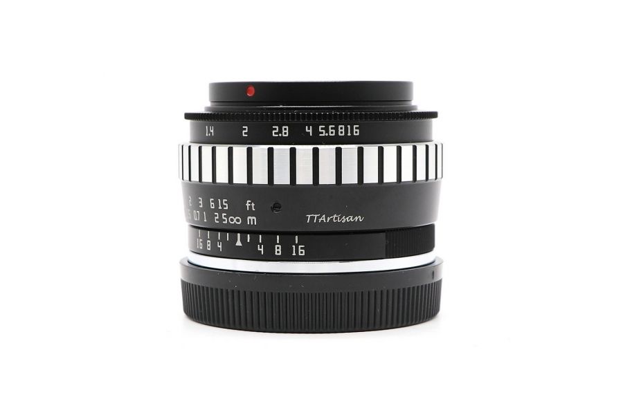TTArtisan 23mm f/1.4 Canon EOS M в упаковке.