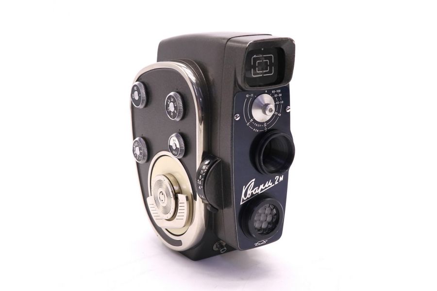 Любительская узкоплёночная кинокамера Кварц-2м 