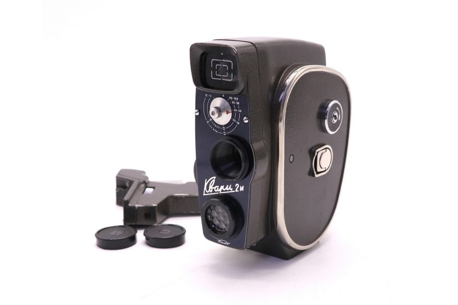 Любительская узкоплёночная кинокамера Кварц-2м 