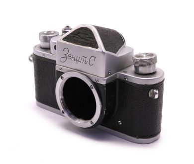 Советский зеркальный фотоаппарат Зенит С body 