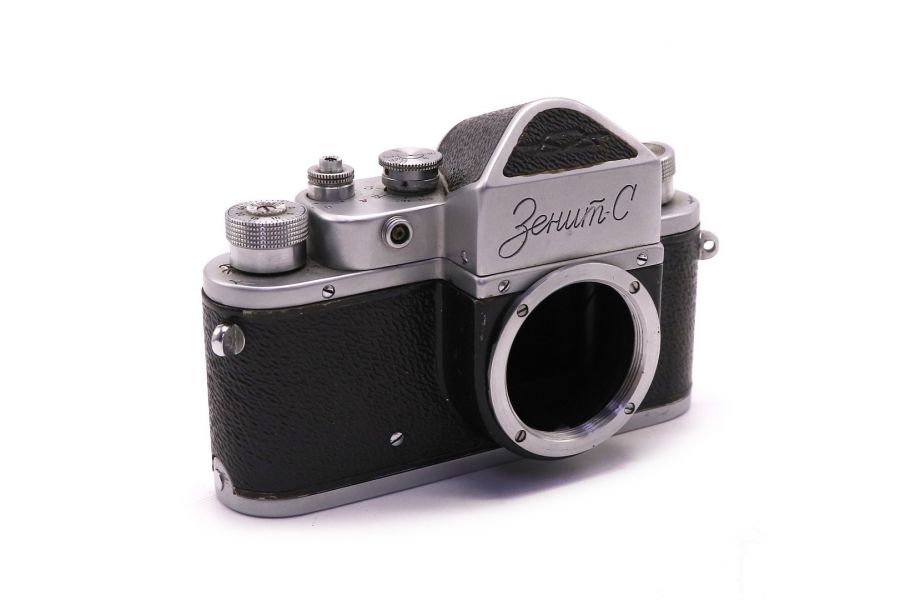 Советский зеркальный фотоаппарат Зенит С body 