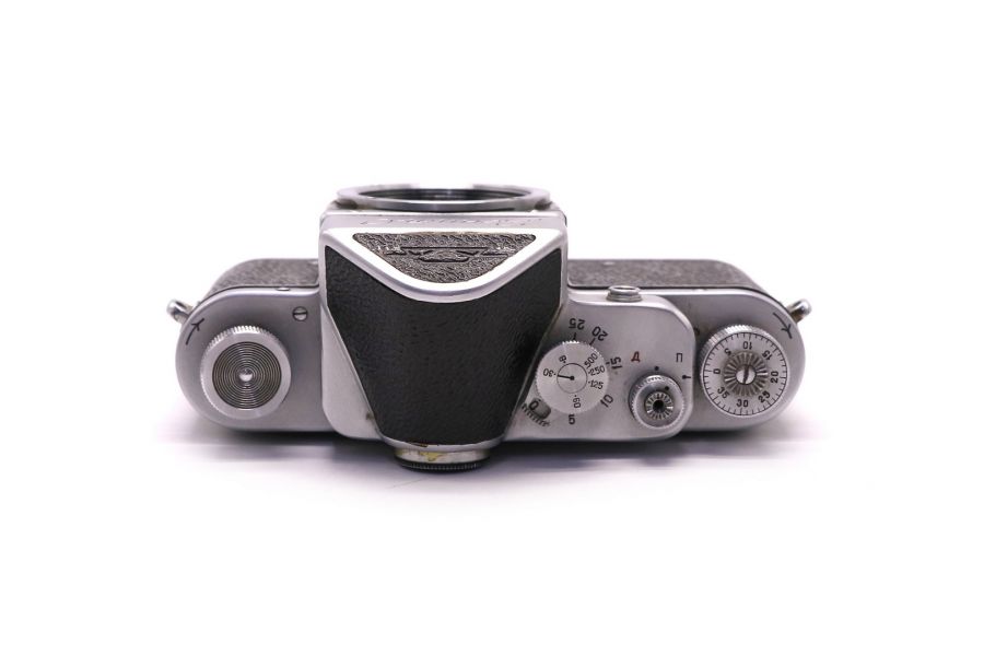 Советский зеркальный фотоаппарат Зенит С body 