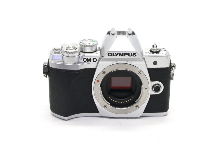 Olympus OM-D E-M10 Mark III body silver (пробег 41000 кадров)