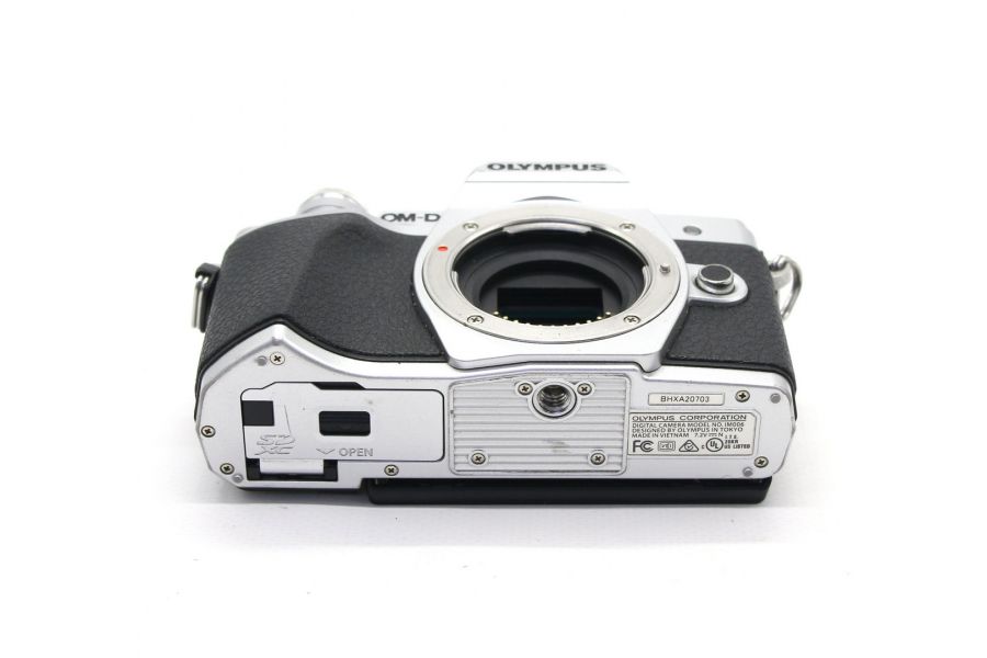 Olympus OM-D E-M10 Mark III body silver (пробег 41000 кадров)