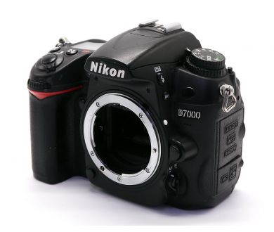 Nikon D7000 body (пробег 36075 кадров)