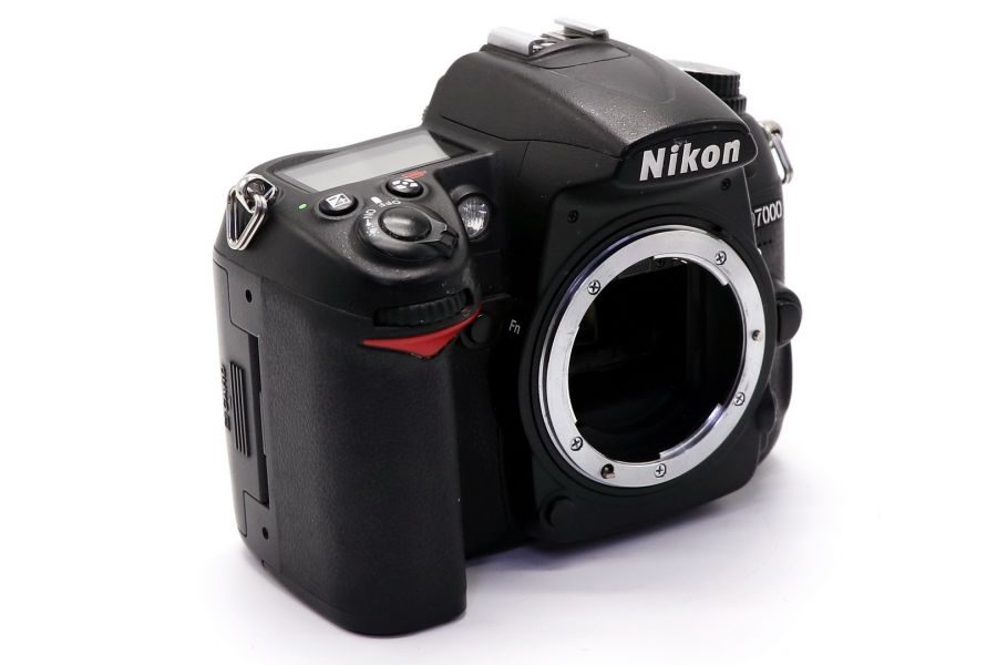 Nikon D7000 body (пробег 36075 кадров)