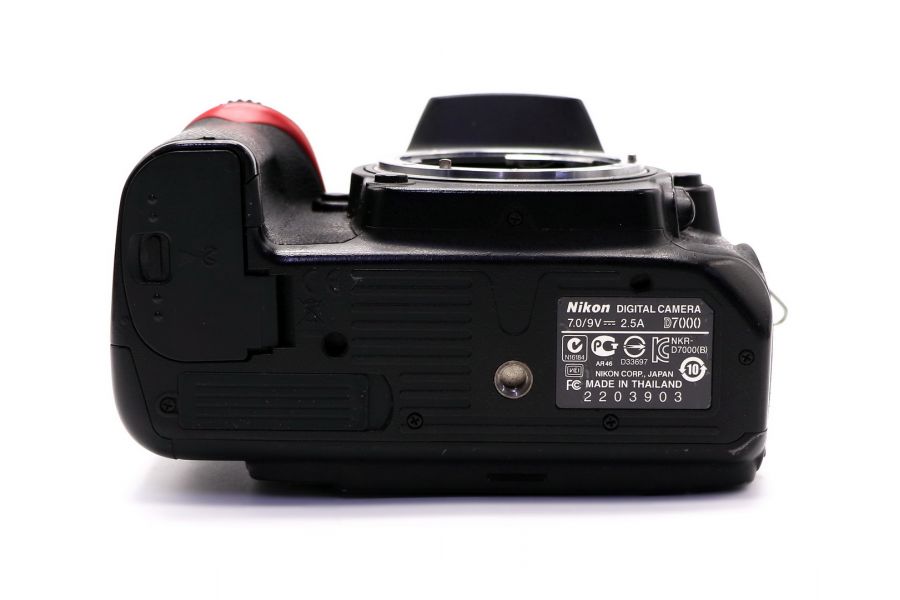 Nikon D7000 body (пробег 36075 кадров)