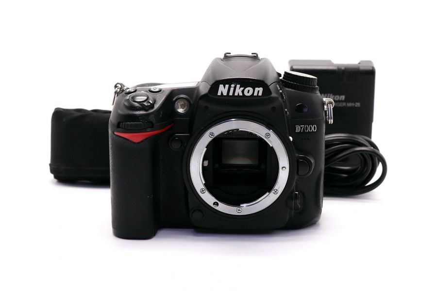 Nikon D7000 body (пробег 36075 кадров)