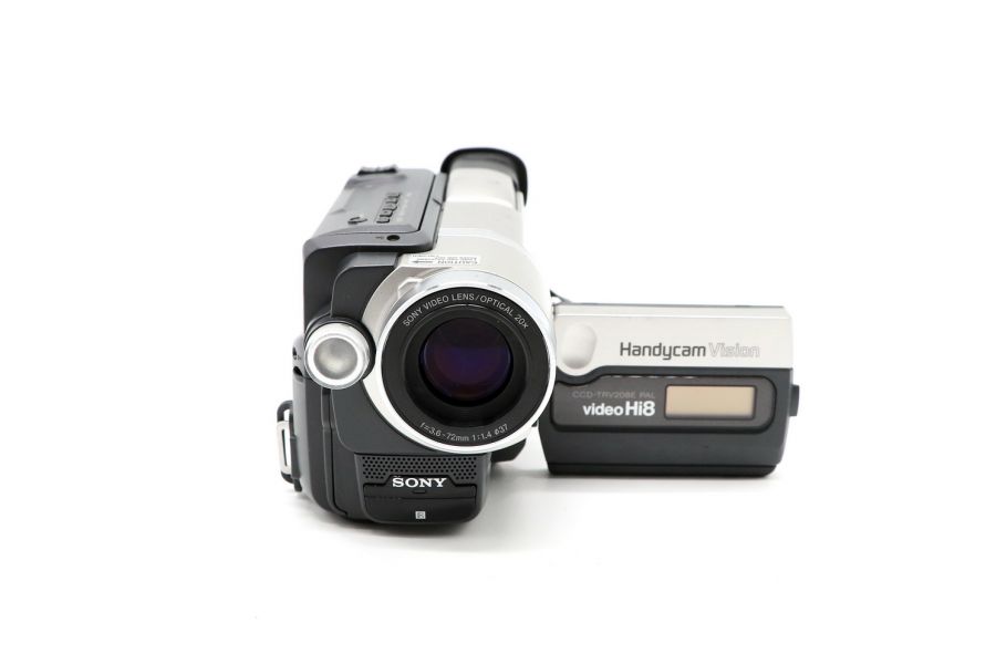 Видеокамера Sony CCD-TRV208E