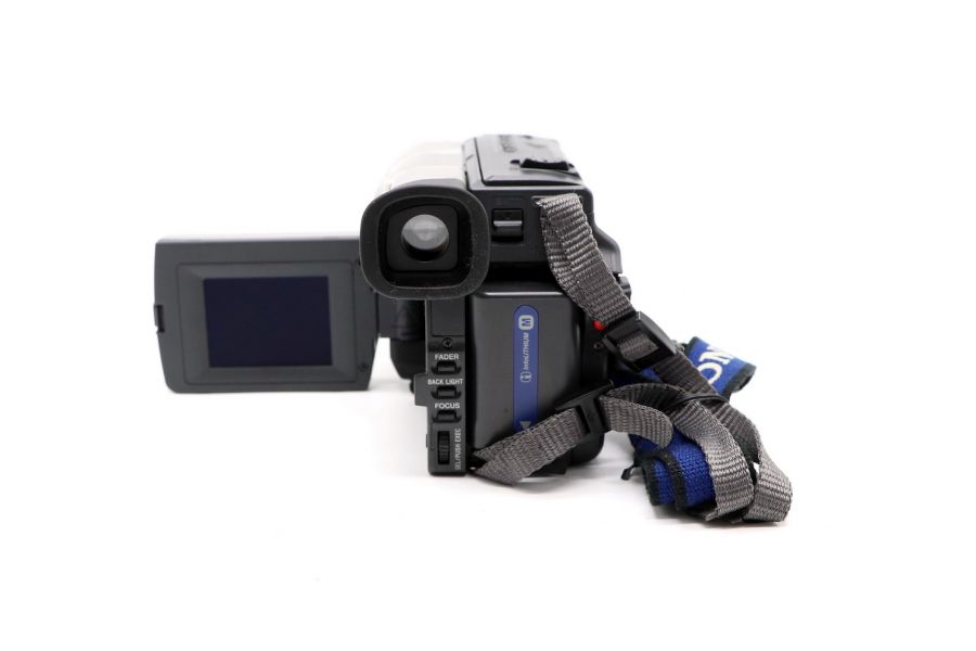 Видеокамера Sony CCD-TRV208E