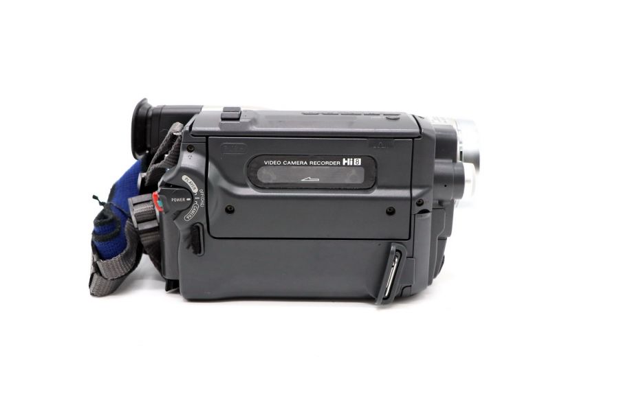 Видеокамера Sony CCD-TRV208E