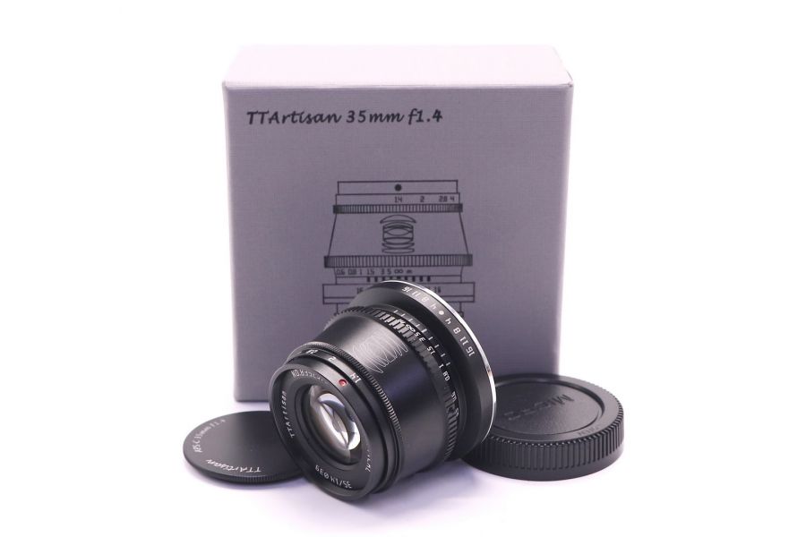 TTartisan 35mm F1.4 APS-C for Micro 4/3 в упаковке