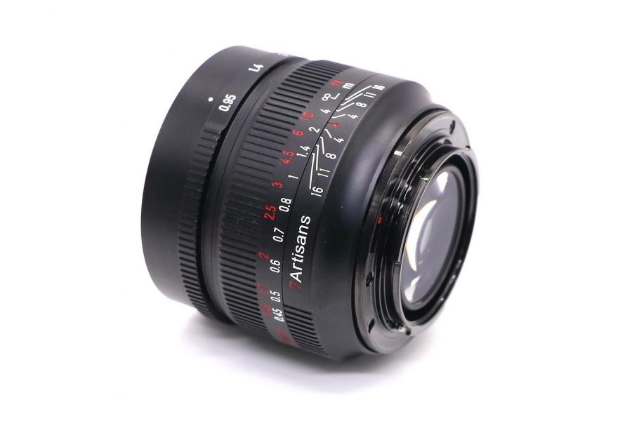 7Artisans 50mm f/0.95 для Canon EF-M в упаковке
