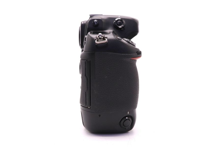 Nikon D2H body (пробег 31000 кадров)