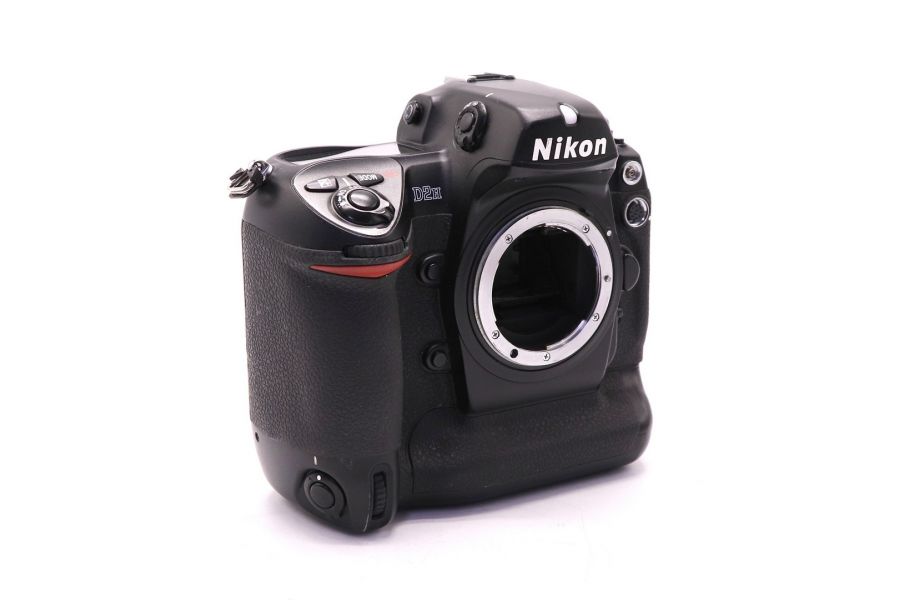 Nikon D2H body (пробег 31000 кадров)
