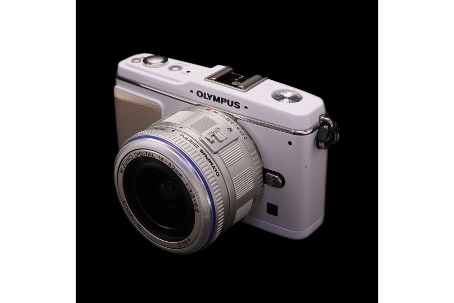 Olympus Pen E-P1 kit (пробег 6800 кадров)