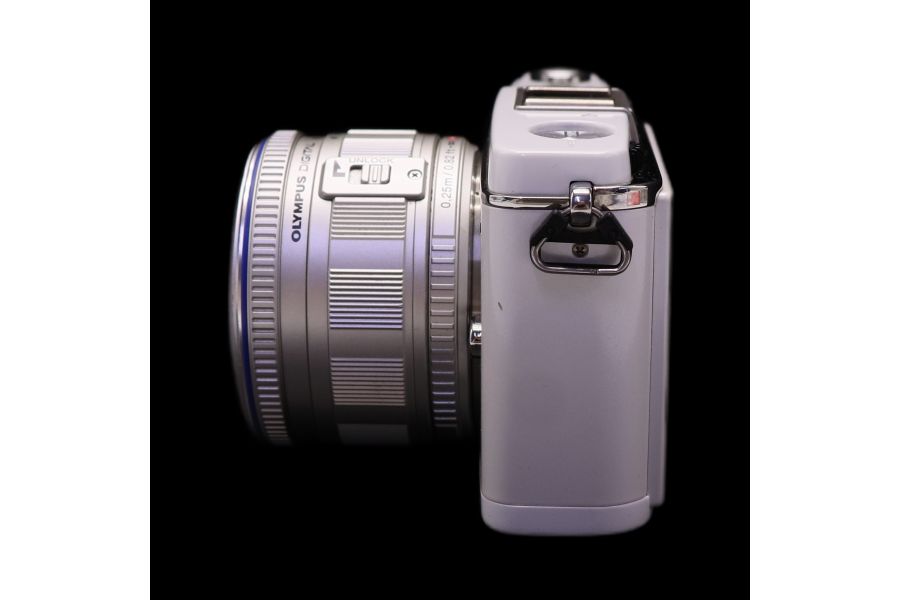 Olympus Pen E-P1 kit (пробег 6800 кадров)