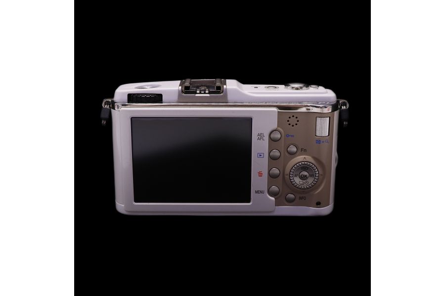 Olympus Pen E-P1 kit (пробег 6800 кадров)