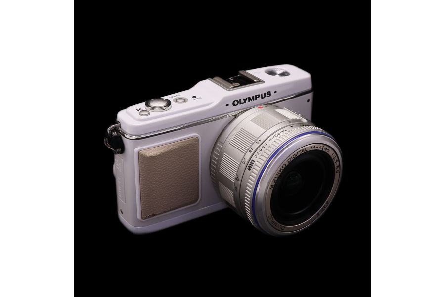 Olympus Pen E-P1 kit (пробег 6800 кадров)