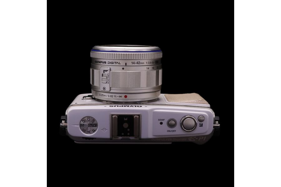 Olympus Pen E-P1 kit (пробег 6800 кадров)