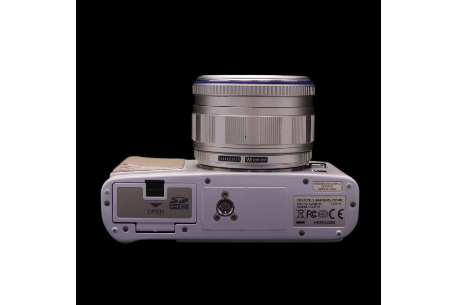 Olympus Pen E-P1 kit (пробег 6800 кадров)