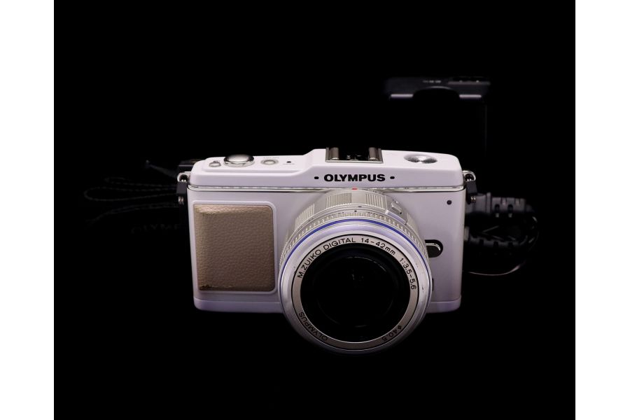 Olympus Pen E-P1 kit (пробег 6800 кадров)
