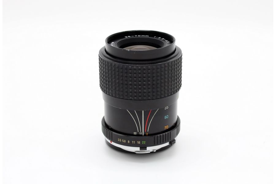 Tokina 35-70mm f/3,5-4,8 (Japan, 1980) 