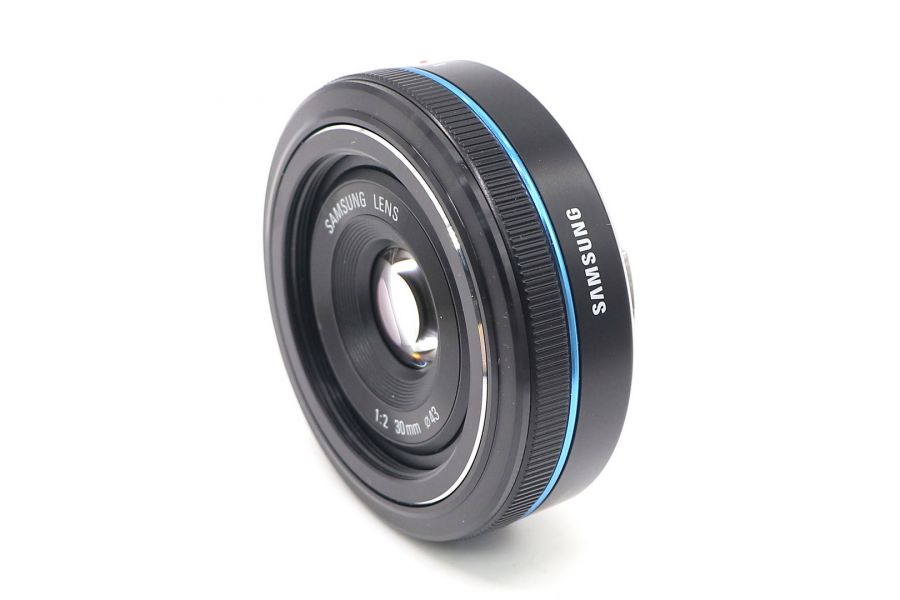 Samsung 30mm f/2.0 в упаковке