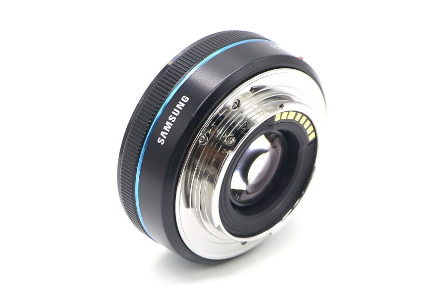 Samsung 30mm f/2.0 в упаковке