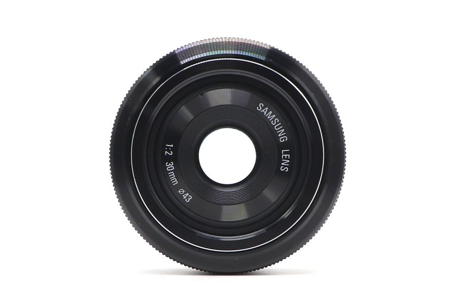 Samsung 30mm f/2.0 в упаковке