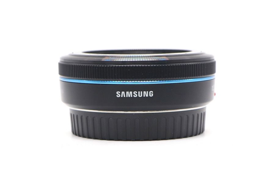 Samsung 30mm f/2.0 в упаковке