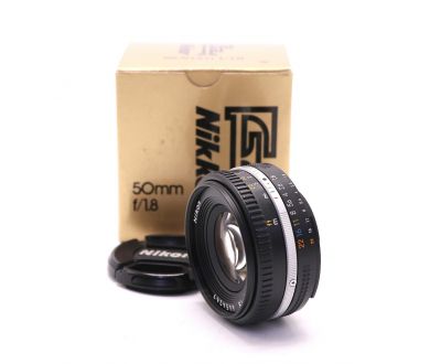 Nikon 50mm f/1.8 Nikkor в упаковке